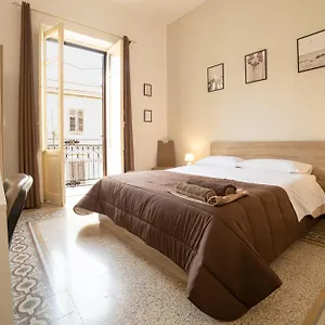 Apartament Centro Stazione Aeroporto Wi-fi&self Check-in, Palermo